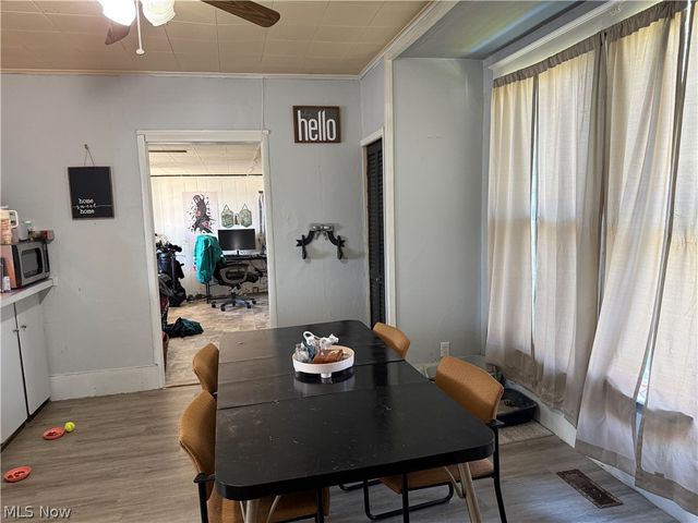 128 W 8th Street, Uhrichsville, OH 44683