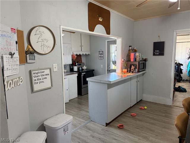 128 W 8th Street, Uhrichsville, OH 44683