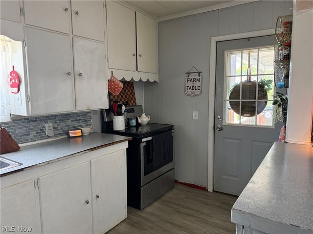 128 W 8th Street, Uhrichsville, OH 44683