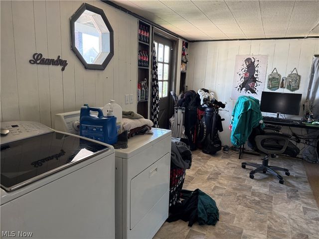 128 W 8th Street, Uhrichsville, OH 44683