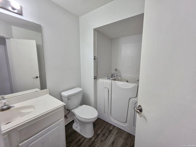 8423 Branch Hollow, Universal City, TX 78148