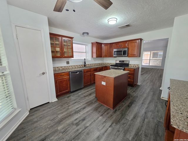 8423 Branch Hollow, Universal City, TX 78148
