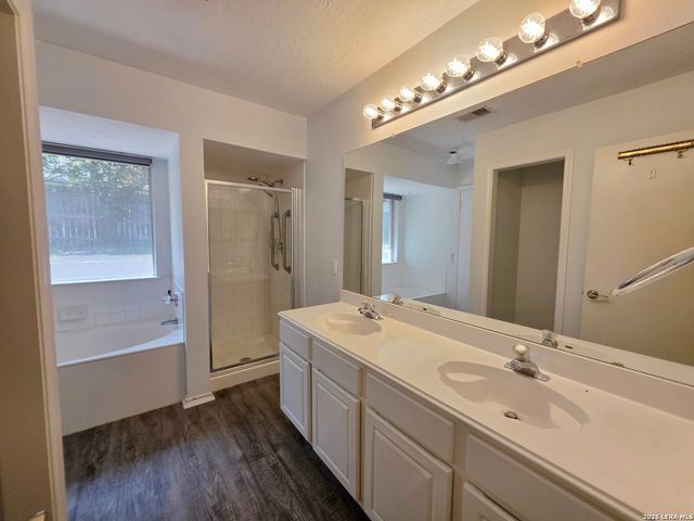 8423 Branch Hollow, Universal City, TX 78148