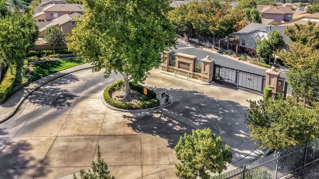 5557 N Citrus Lane, Fresno, CA 93711