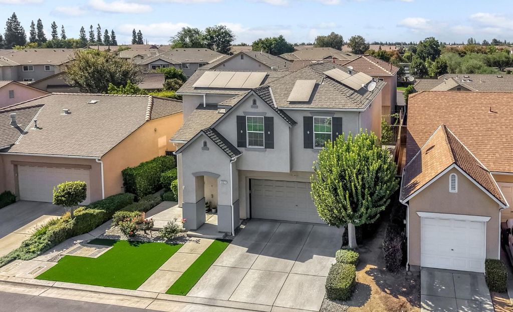 Image 10 of property listing at 5557 N Citrus Lane, Fresno, CA 93711