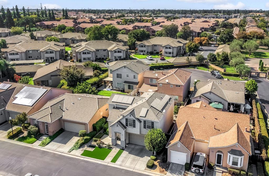 Image 11 of property listing at 5557 N Citrus Lane, Fresno, CA 93711