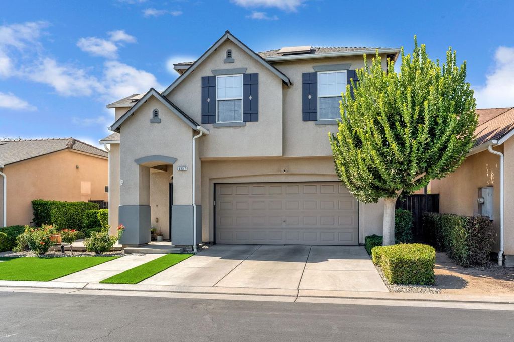 Image 3 of property listing at 5557 N Citrus Lane, Fresno, CA 93711