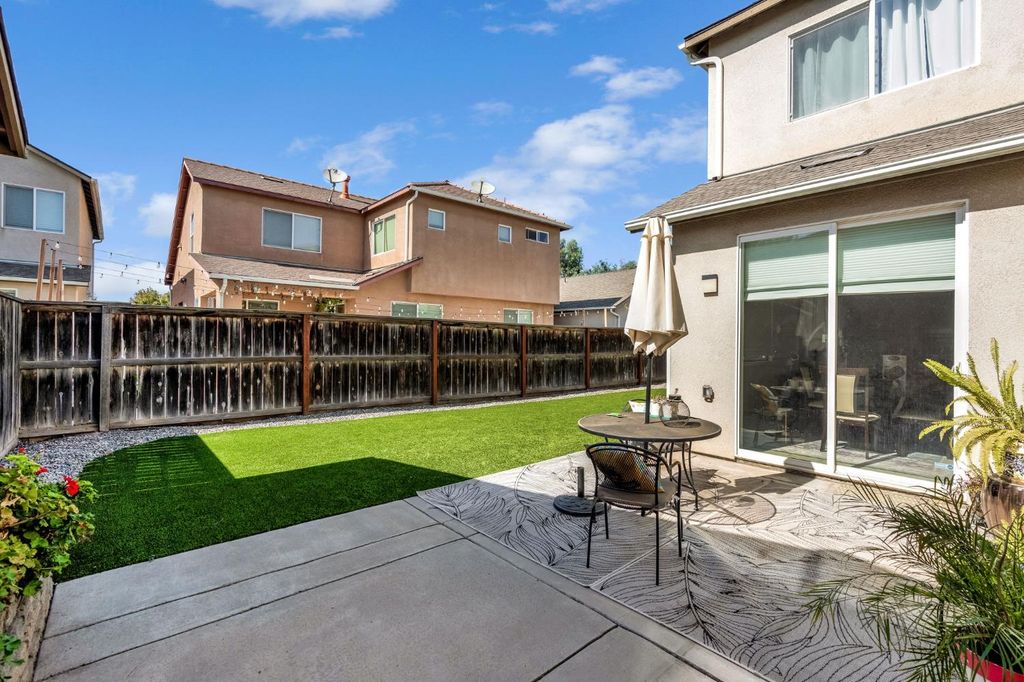 Image 6 of property listing at 5557 N Citrus Lane, Fresno, CA 93711