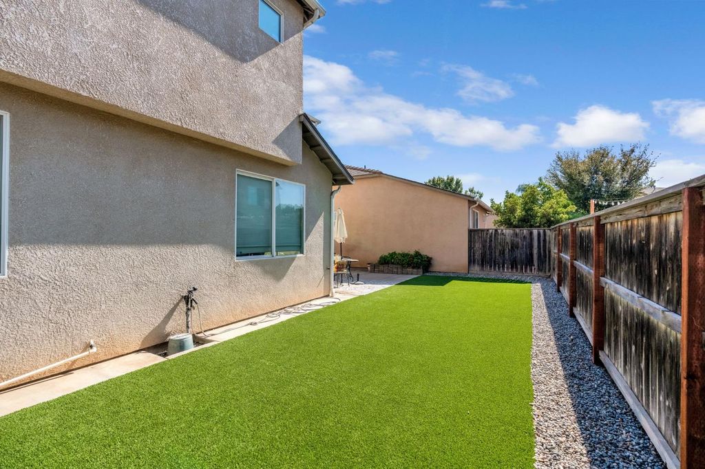 Image 8 of property listing at 5557 N Citrus Lane, Fresno, CA 93711