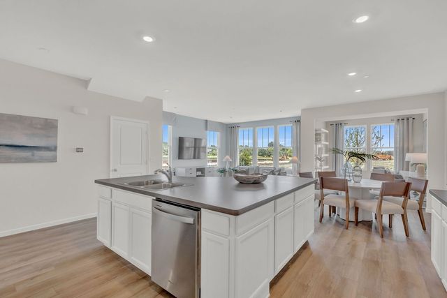 5904 Hawkweed Drive 07402, Naperville, IL 60564