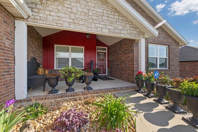 1500 E Silo Ridge Drive, Ozark, MO 65721