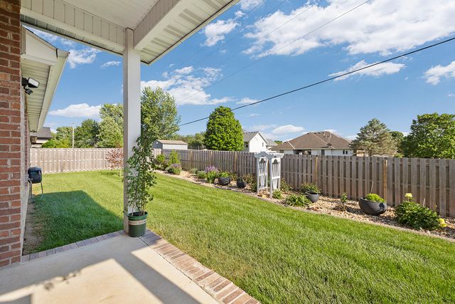 1500 E Silo Ridge Drive, Ozark, MO 65721