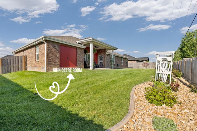 1500 E Silo Ridge Drive, Ozark, MO 65721