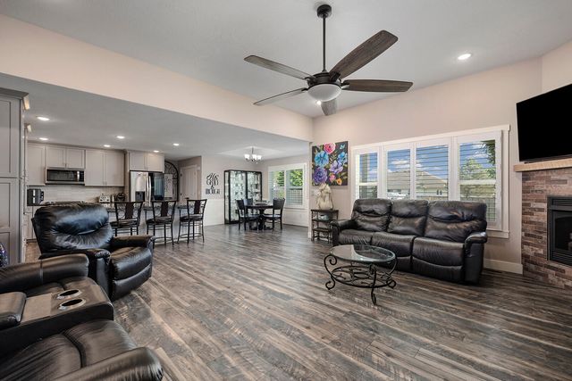 1500 E Silo Ridge Drive, Ozark, MO 65721