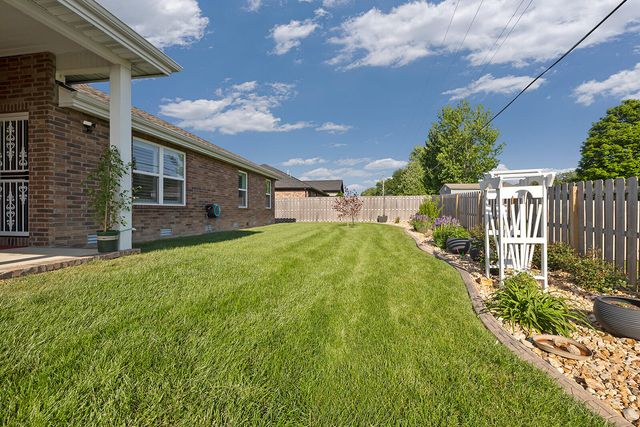 1500 E Silo Ridge Drive, Ozark, MO 65721