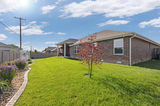 1500 E Silo Ridge Drive, Ozark, MO 65721