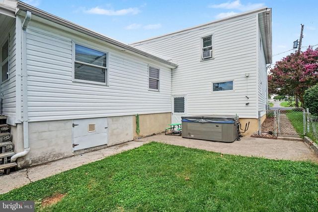 4609 MARBLEHEAD ST, Harrisburg, PA 17109