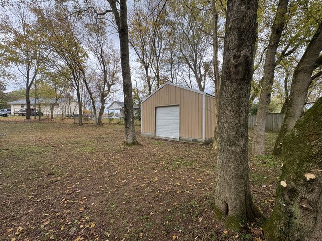 445 Market St, Clarksville, TN 37042