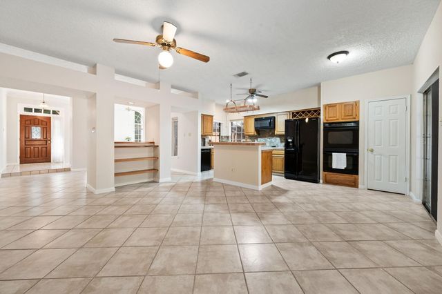 3007 Creek Manor Drive, Kingwood, TX 77339