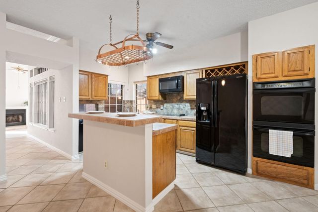 3007 Creek Manor Drive, Kingwood, TX 77339