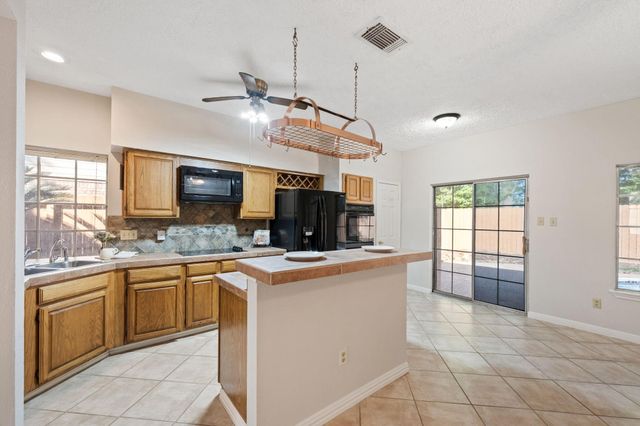 3007 Creek Manor Drive, Kingwood, TX 77339