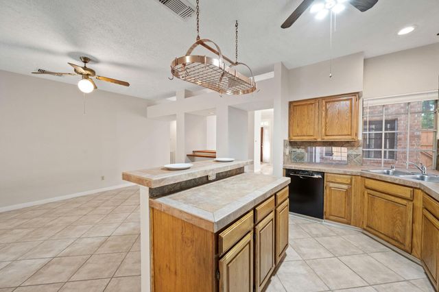 3007 Creek Manor Drive, Kingwood, TX 77339