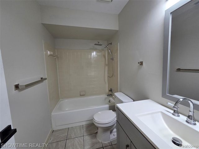 43441 Cape Drive, Sterling Heights, MI 48313