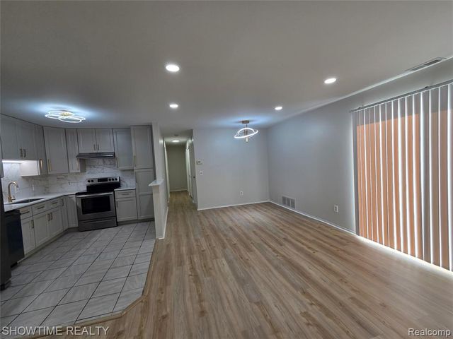 43441 Cape Drive, Sterling Heights, MI 48313