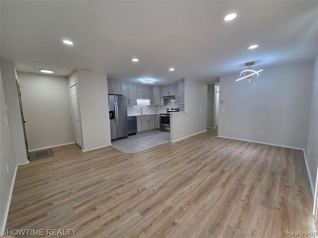 43441 Cape Drive, Sterling Heights, MI 48313