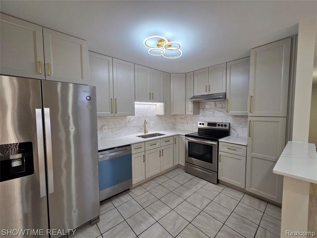 43441 Cape Drive, Sterling Heights, MI 48313