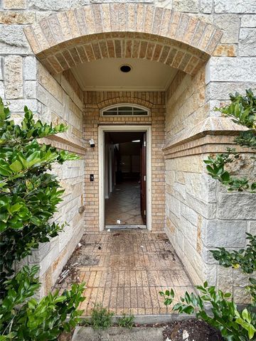 12503 Peppercreek Ln, Pearland, TX 77584