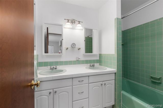 9801 Gibbs Road, Clarkston, MI 48348