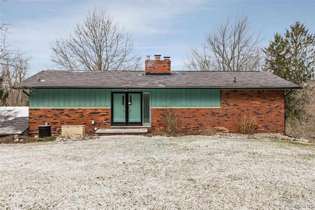 9801 Gibbs Road, Clarkston, MI 48348