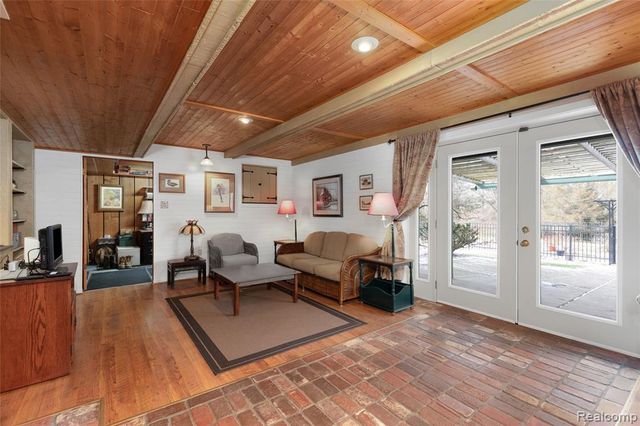 9801 Gibbs Road, Clarkston, MI 48348