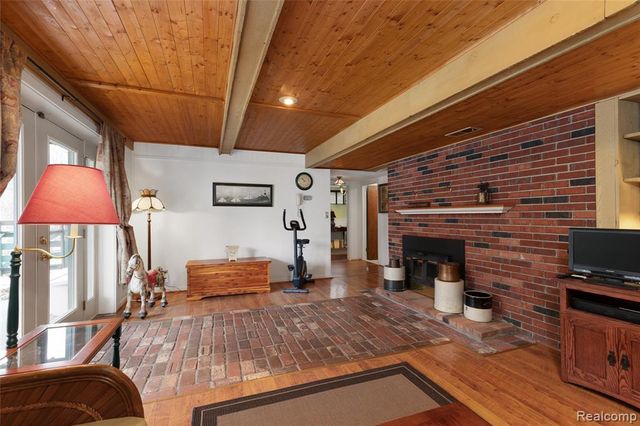 9801 Gibbs Road, Clarkston, MI 48348