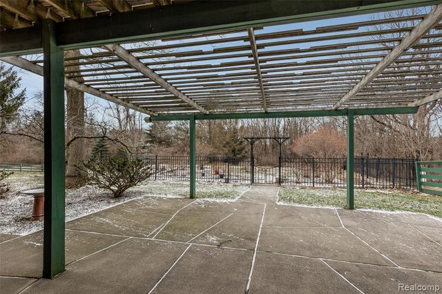 9801 Gibbs Road, Clarkston, MI 48348