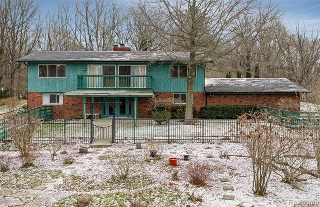 9801 Gibbs Road, Clarkston, MI 48348