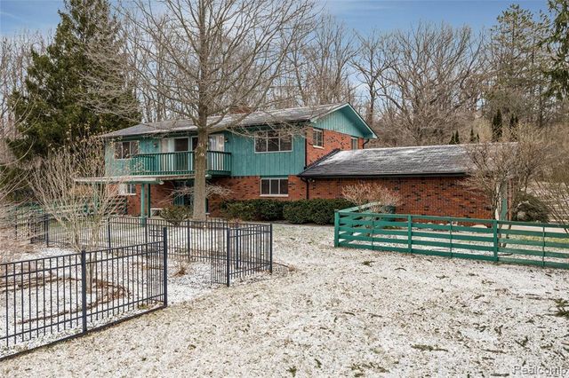 9801 Gibbs Road, Clarkston, MI 48348