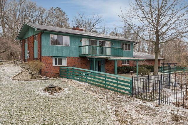 9801 Gibbs Road, Clarkston, MI 48348