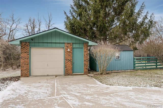 9801 Gibbs Road, Clarkston, MI 48348