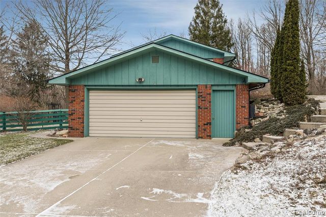 9801 Gibbs Road, Clarkston, MI 48348