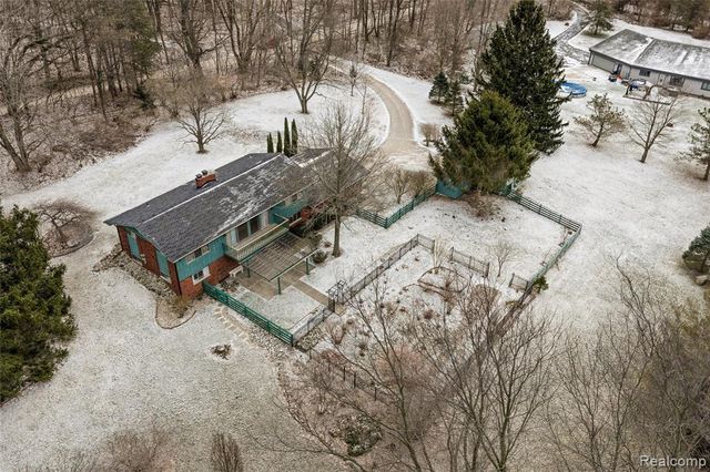 9801 Gibbs Road, Clarkston, MI 48348