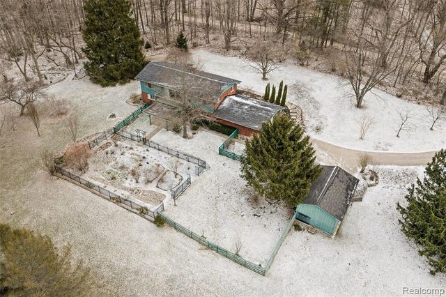 9801 Gibbs Road, Clarkston, MI 48348