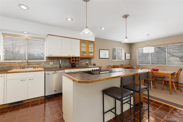 9801 Gibbs Road, Clarkston, MI 48348