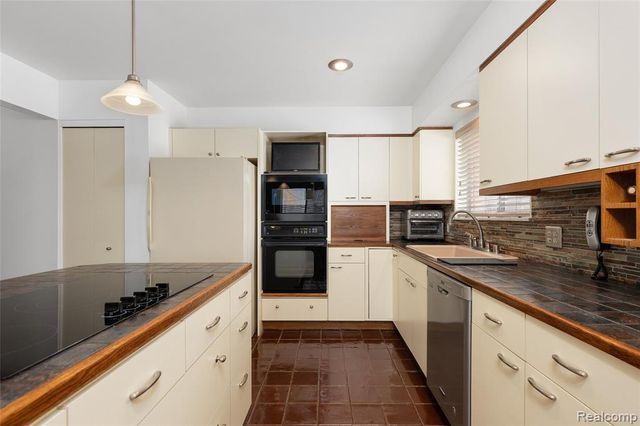 9801 Gibbs Road, Clarkston, MI 48348