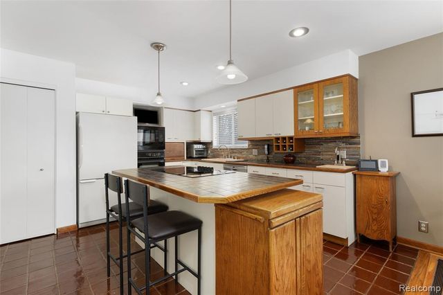 9801 Gibbs Road, Clarkston, MI 48348