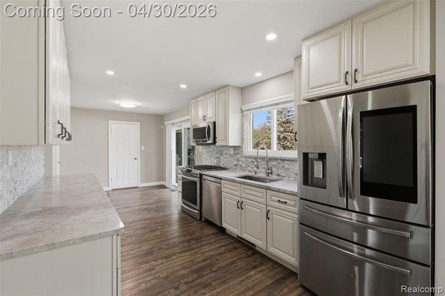 7978 Little Farm Lane, West Bloomfield, MI 48322