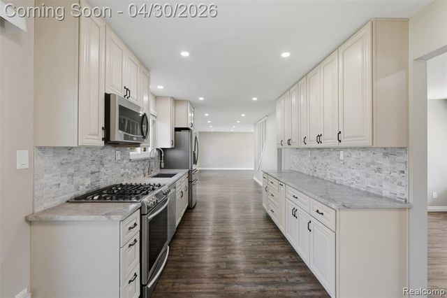 7978 Little Farm Lane, West Bloomfield, MI 48322