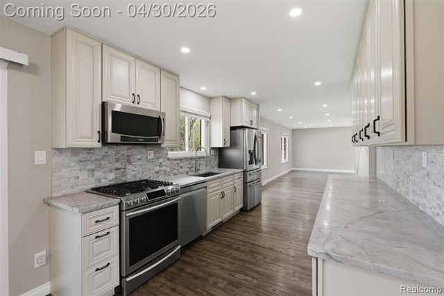 7978 Little Farm Lane, West Bloomfield, MI 48322