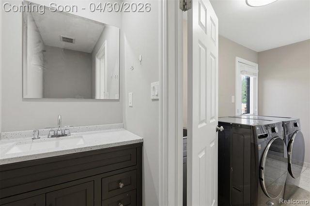 7978 Little Farm Lane, West Bloomfield, MI 48322
